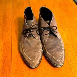 Kenneth Cole grey suede laced up boots with pointed toes